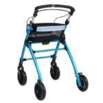 Blå Jaguar bakifrån Blå rollator snett bakifrån med korg och stag mellan ramsidorna