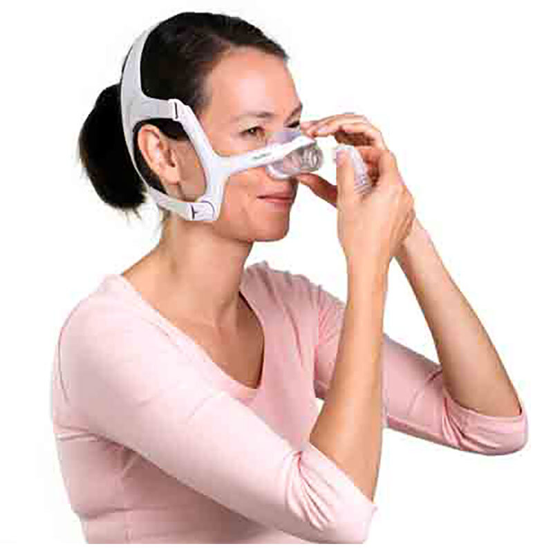 CPAP-mask med knärör och flexibel kort slang