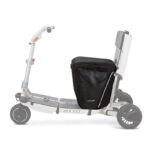 Atto väska monterad under sätet