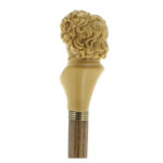 Beethoven-byst bakifrån med detaljerat lockigt hår