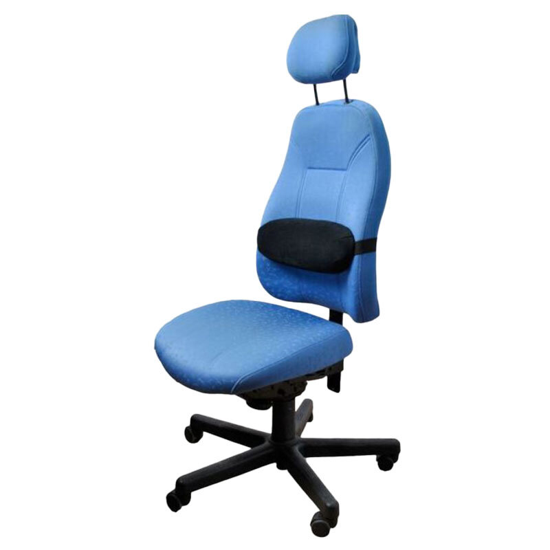 Svart svankstöd från sidan med spännband synligt