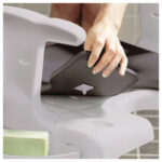 Etac mjuk dyna sits Swift duschstol – grå sittdyna i polyeten med nylon på vit Etac Swift duschstol