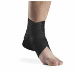 Mediroyal Elastiskt Åttabandage — svart kompressionsbandage lindat i åttafigur runt fotleden