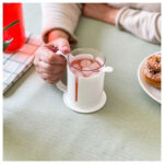 80404042 Produktbild2 Bägare Etac Tasty Pipmugg