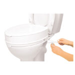 Undersida av toalettsitsförhöjare med fästmekanism