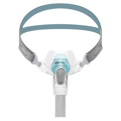 F&P Näskuddemask Brevida framifrån med blågrått huvudband, turkos AirPillow-näskudde och tvättbart filter – CPAP mask sömnapné