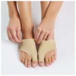 52BONES skydd hallux valgus gelkudde beige elastiskt nylon avlastar stortåleden lindrar tryck skor