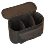 Svart sidoväska från andra sidan med dragkedja