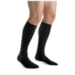 Jobst Kompressionsstrumpa FORMEN – svart ribbad herrkompression på manliga ben