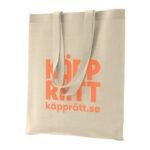 Tygpåse Käpprätt Bomull – naturvit bomullspåse med orange Käpprätt-logga och långa bärhandtag
