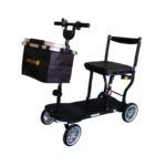 Korgen monterad på eFOLDi scooter sedd från sidan med hela scootern synlig