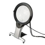 RBP Förstoringsglas Handsfree RBP förstoringsglas handsfree – runt glas på hopfällbart stativ på bordet med snöre och två inbyggda LED-lampor